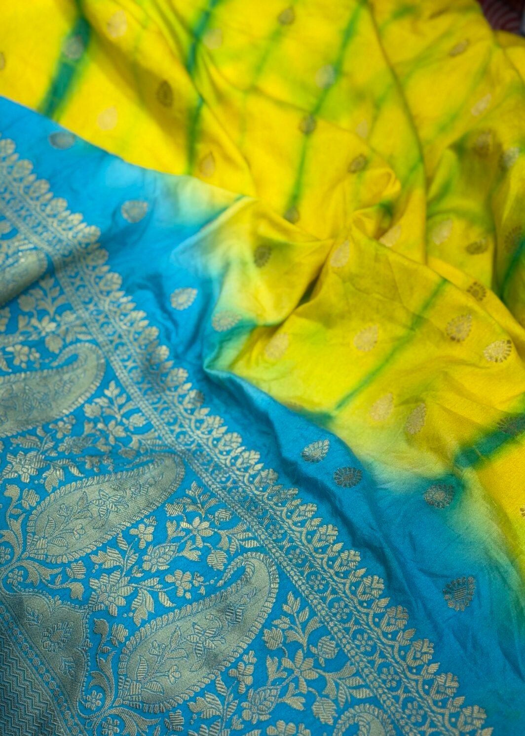 Rayon tye and die with big border